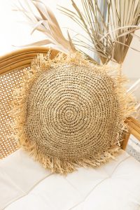 Raffia cushion cover with fringe - round