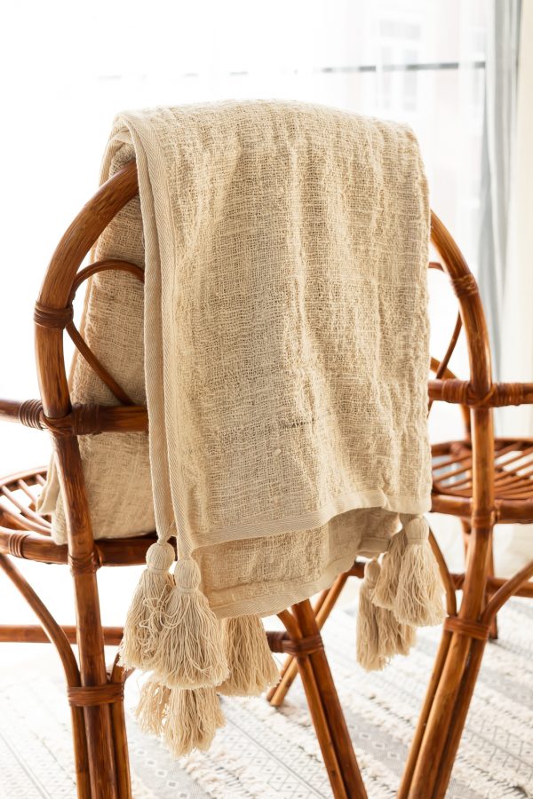 Soft cotton throw with tassels