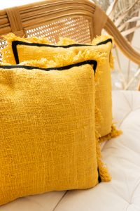Soft cotton cushion cover with fringe